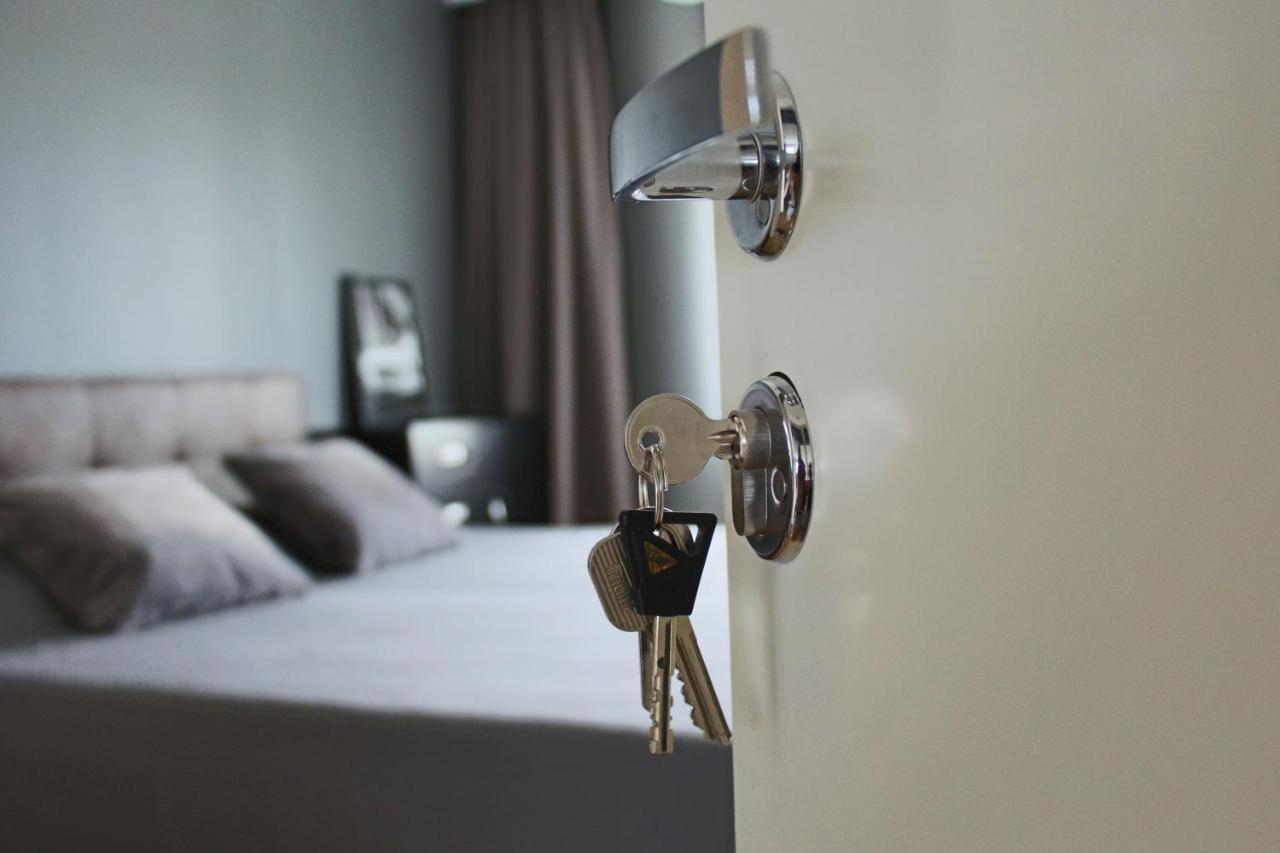 New Modern 4-Room Apartment With Big Balcony And Undeground Parking In Center Of تالين المظهر الخارجي الصورة