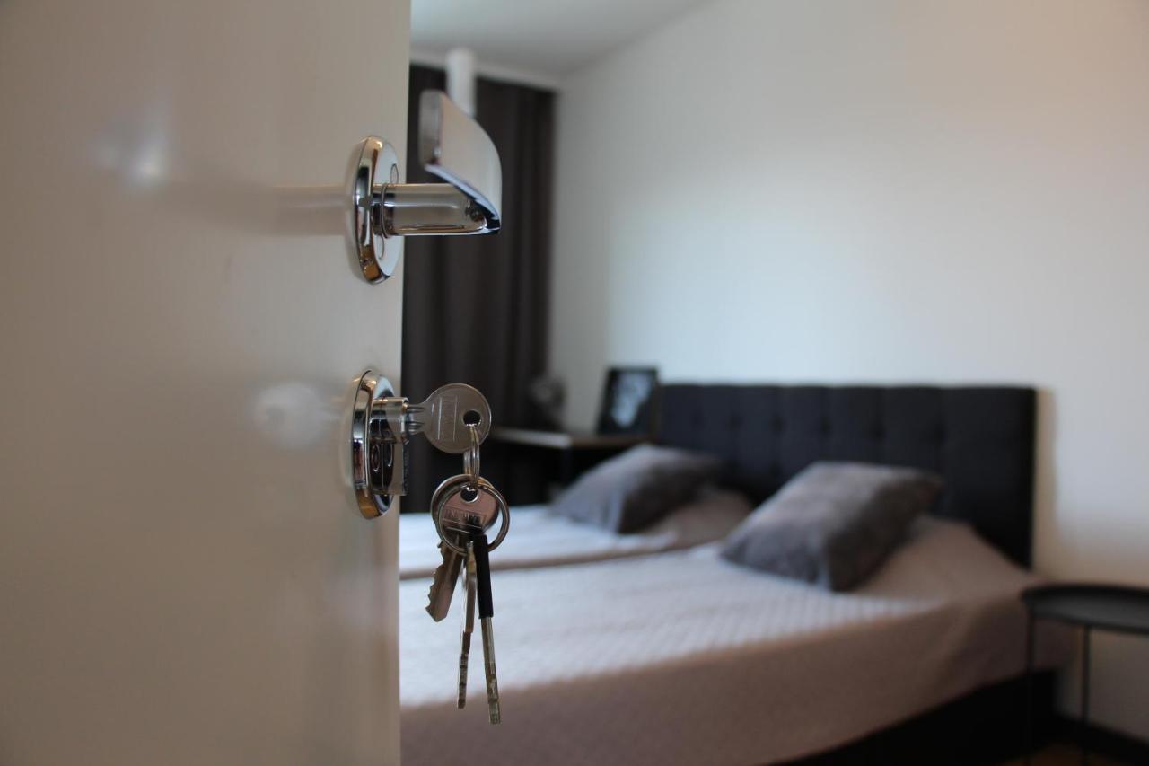 New Modern 4-Room Apartment With Big Balcony And Undeground Parking In Center Of تالين المظهر الخارجي الصورة