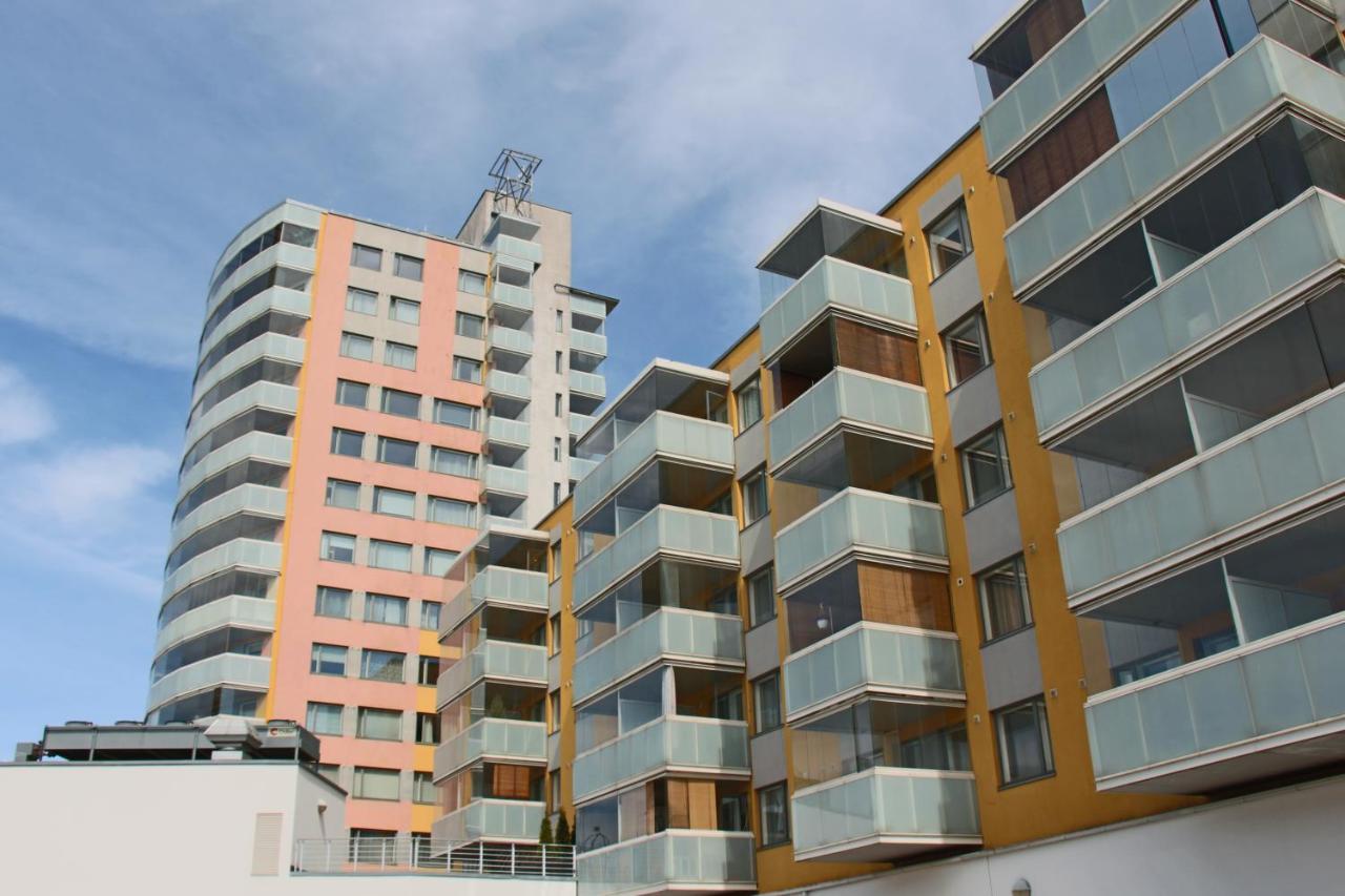 New Modern 4-Room Apartment With Big Balcony And Undeground Parking In Center Of تالين المظهر الخارجي الصورة