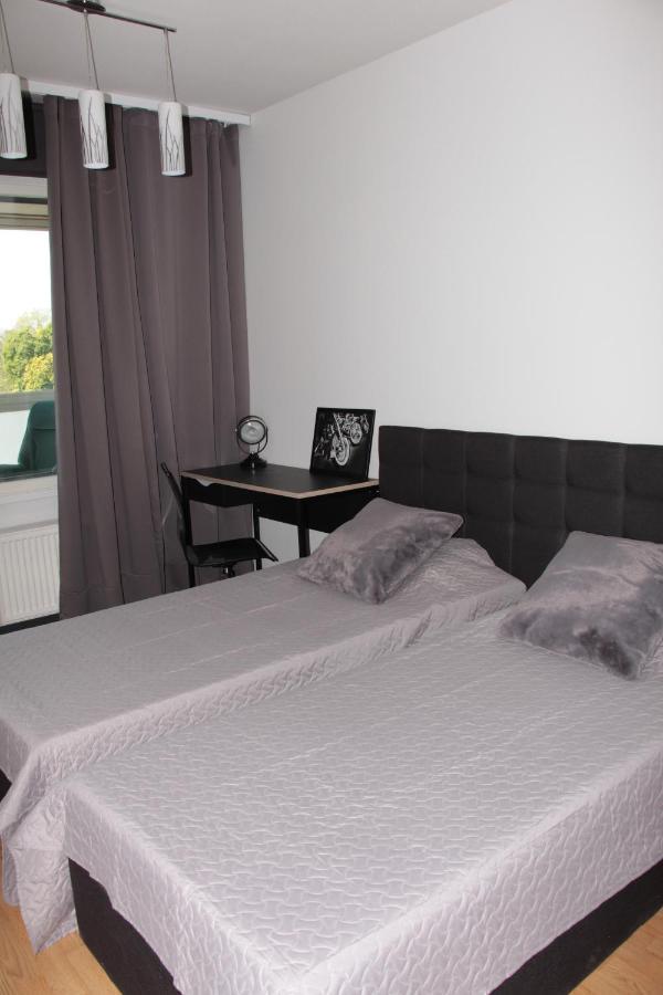 New Modern 4-Room Apartment With Big Balcony And Undeground Parking In Center Of تالين المظهر الخارجي الصورة