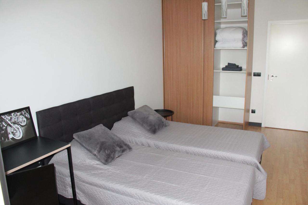 New Modern 4-Room Apartment With Big Balcony And Undeground Parking In Center Of تالين المظهر الخارجي الصورة