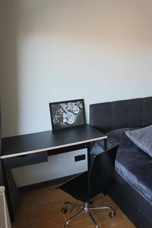 New Modern 4-Room Apartment With Big Balcony And Undeground Parking In Center Of تالين المظهر الخارجي الصورة