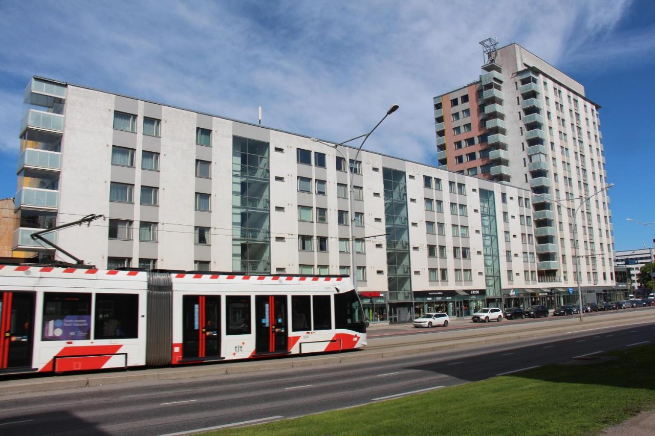 New Modern 4-Room Apartment With Big Balcony And Undeground Parking In Center Of تالين المظهر الخارجي الصورة