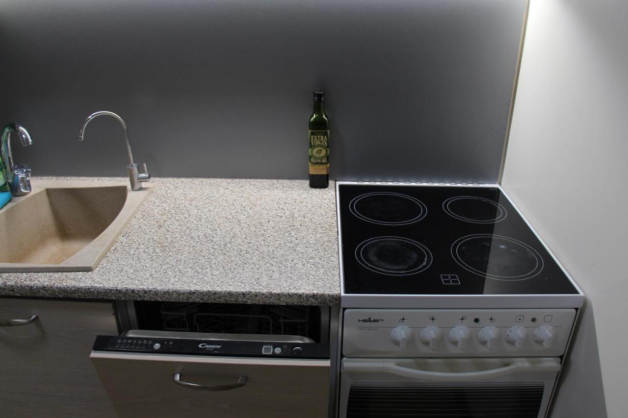 New Modern 4-Room Apartment With Big Balcony And Undeground Parking In Center Of تالين المظهر الخارجي الصورة